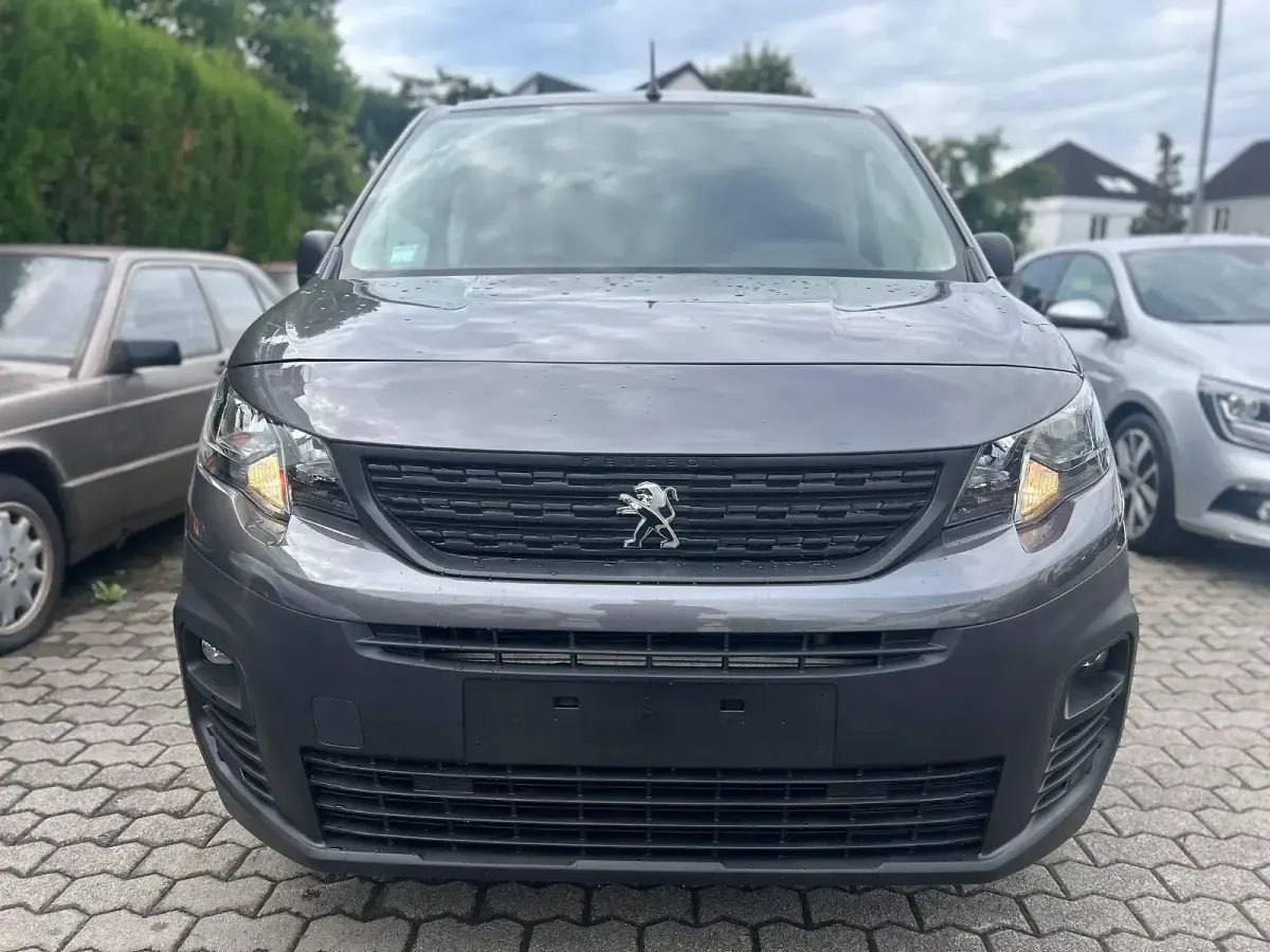 Gebraucht Peugeot Partner Premium 102 PS (75 kW) 2020 Grau Van / Kleinbus