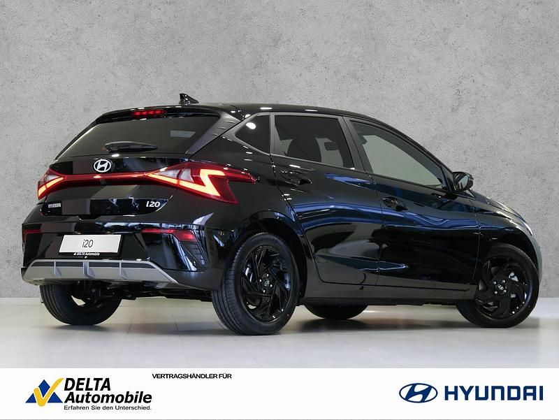 Neu Hyundai i20 Blackline 90 PS (66 kW) 2026 Phantom black Limousine