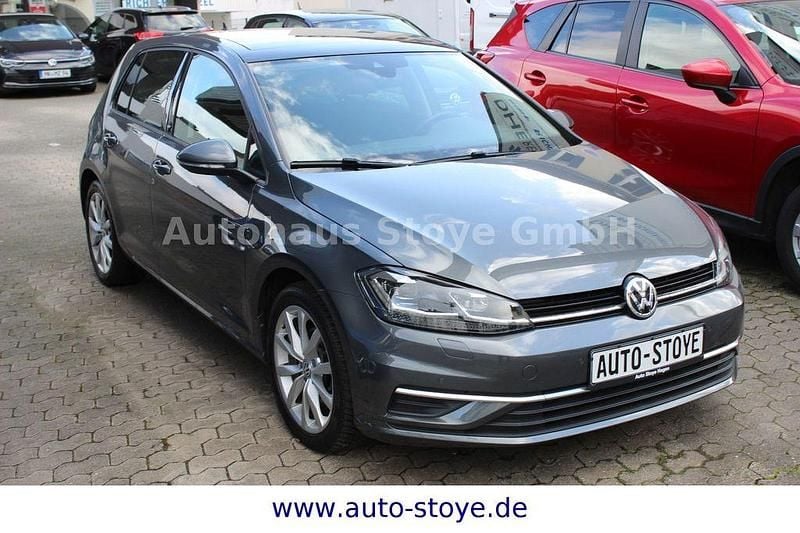 Grau Gebraucht 2018 VW Golf VII Sound Limousine | 14.999 € (Guter Preis) - Bild 1/4