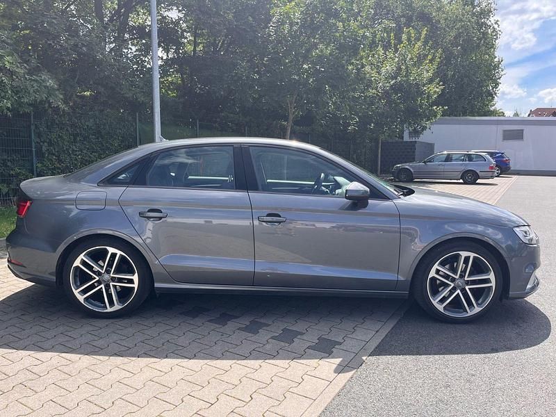 Gebraucht Audi A3 Sport 116 PS (85 kW) 2017 Grau Limousine