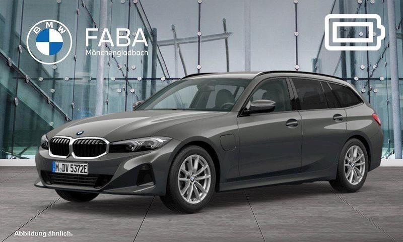 Grau Gebraucht 2022 BMW 330e Shadowline Kombi | 31.790 € (Fairer Preis) - Bild 1/4