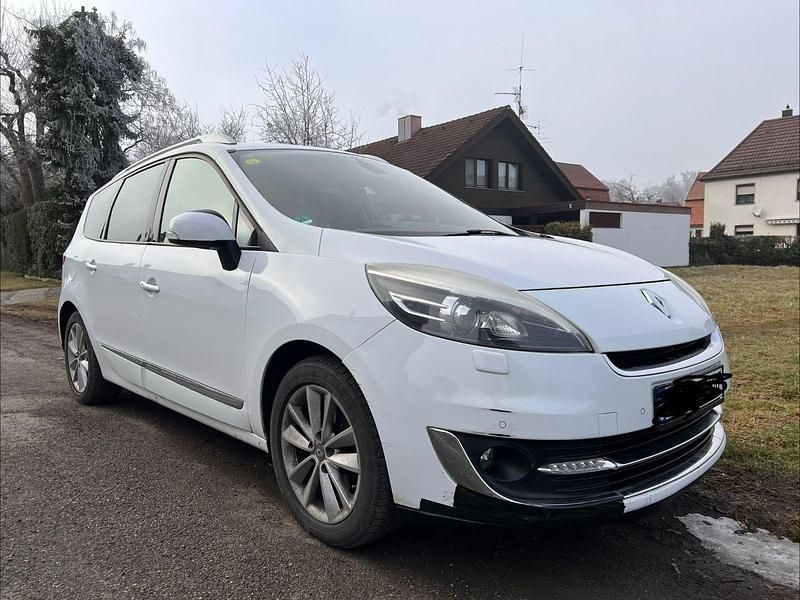 Weiß Gebraucht 2012 Renault Scénic III Bose Edition Van / Kleinbus | 2.700 € (Guter Preis) - Bild 1/4