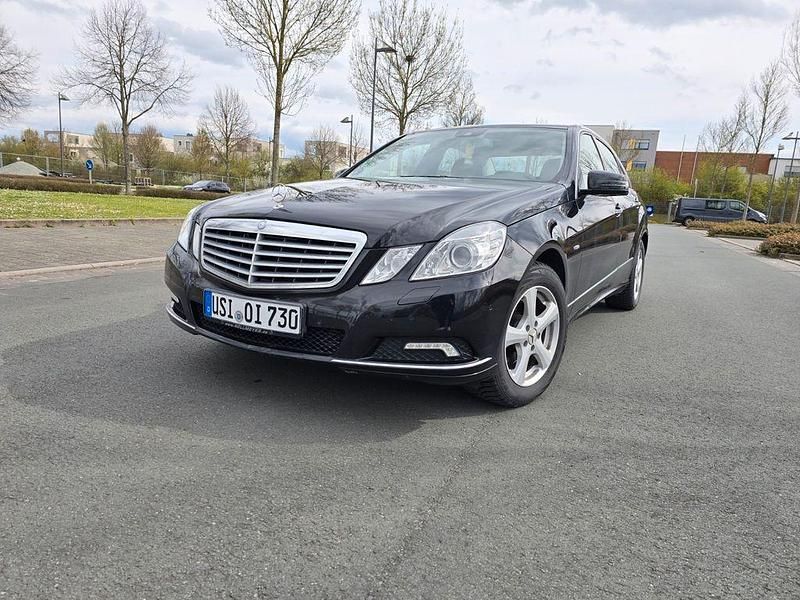 Gebraucht Mercedes E200 Elegance 184 PS (135 kW) 2010 Schwarz Limousine