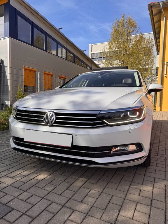 Weiß Gebraucht 2016 VW Passat Highline Kombi | 20.900 € (Etwas zu teuer) - Bild 1/4