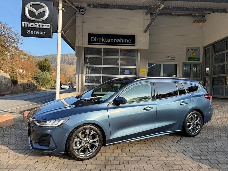 Blau Gebraucht 2023 Ford Focus ST-Line X Limousine | 19.950 € (Guter Preis) - Bild 1/4