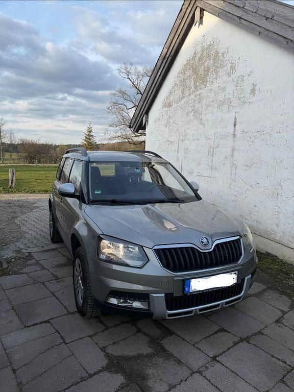 Gebraucht Skoda Yeti 110 PS (80 kW) 2016 Grau SUV