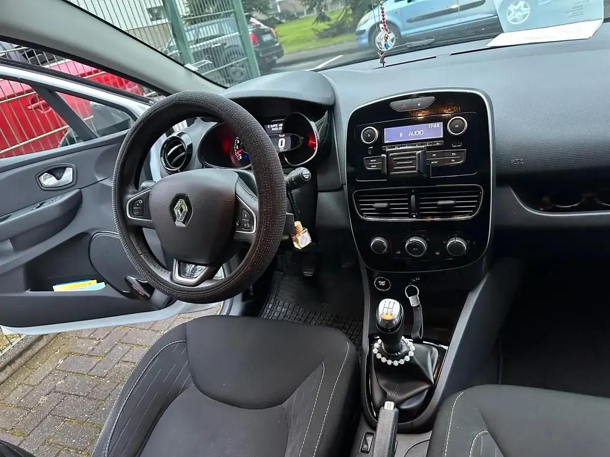 Gebraucht Renault Clio IV LIMITED 75 PS (55 kW) 2019 Weiß Kleinwagen