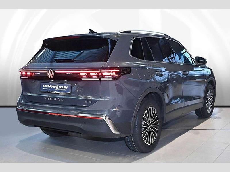 Neu VW Tiguan Elegance 150 PS (110 kW) 2026 Delfingrau metallic SUV