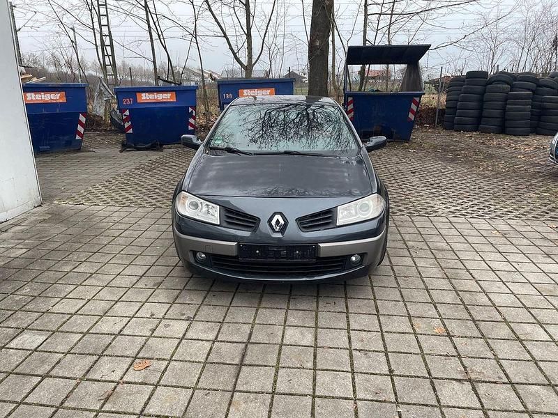 Grau Gebraucht 2006 Renault Mégane Cabriolet Dynamique Cabrio | 1.100 € (Superpreis) - Bild 1/4