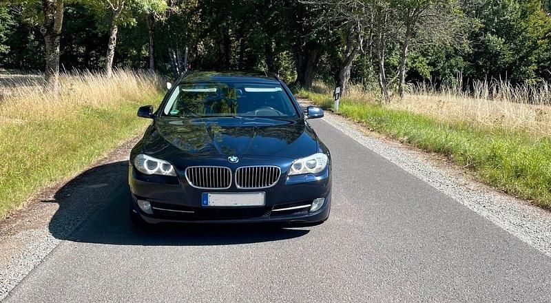 Blau Gebraucht 2011 BMW 525 Performance Kombi | 8.000 € (Guter Preis) - Bild 1/4