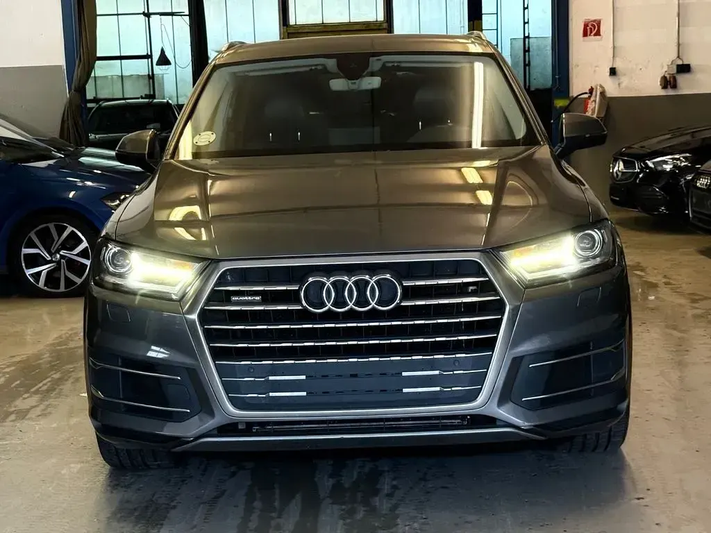 Używany Audi Q7 Ambiente 272 KM (200 kW) 2015 Szary SUV