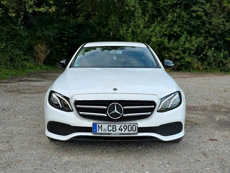 Gebraucht Mercedes E200 183 PS (134 kW) 2019 Weiß Limousine