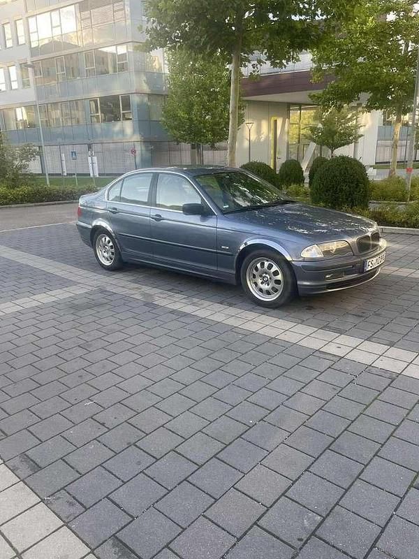 Blau Gebraucht 1998 BMW 320 Limousine | 2.195 € (Fairer Preis) - Bild 1/4