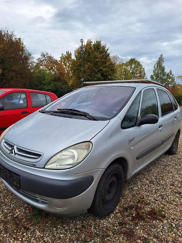 Silber Gebraucht 2002 Citroën Xsara Picasso Van / Kleinbus | 1.399 € (Fairer Preis) - Bild 1/4