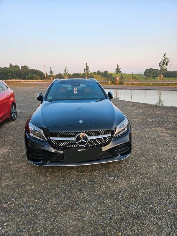 Schwarz Gebraucht 2018 Mercedes C200 AMG Kombi | 22.999 € - Bild 1/4