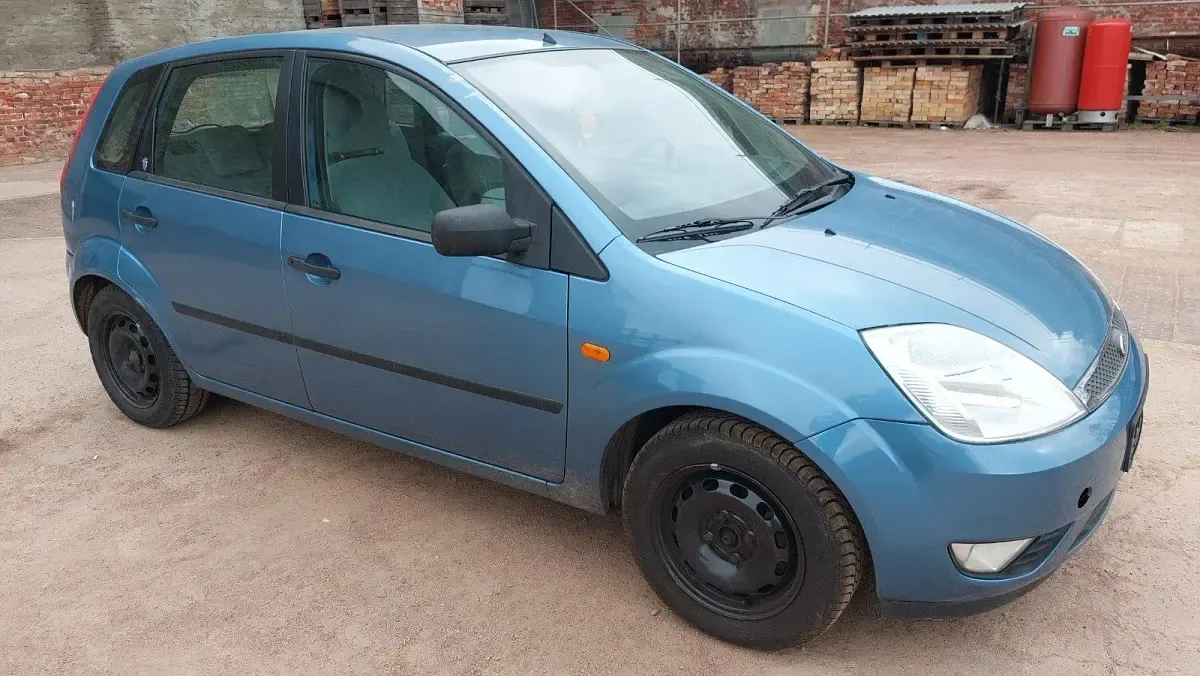 Usata Ford Fiesta 80 CV (58 kW) 2003 Blu Utilitaria