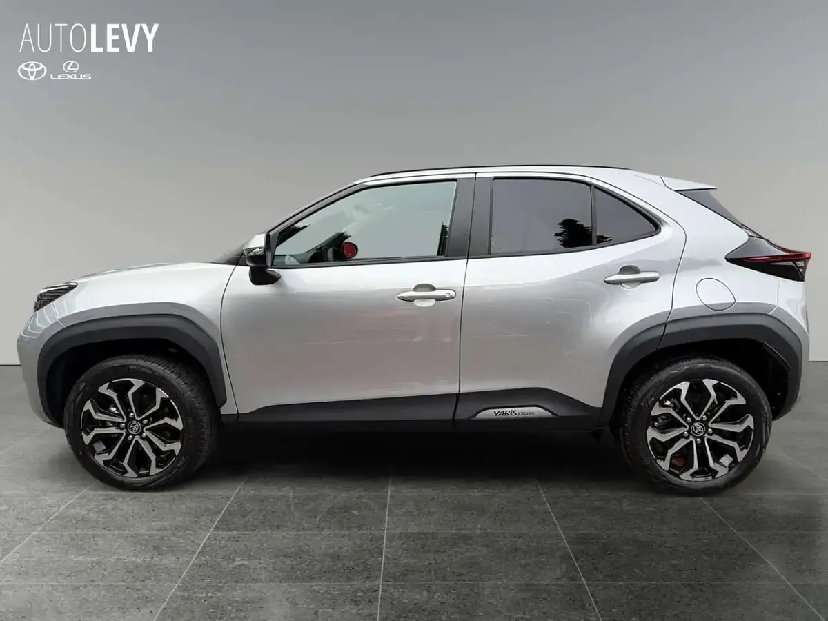 Neu Toyota Yaris Cross 131 PS (96 kW) 2026 Silber SUV