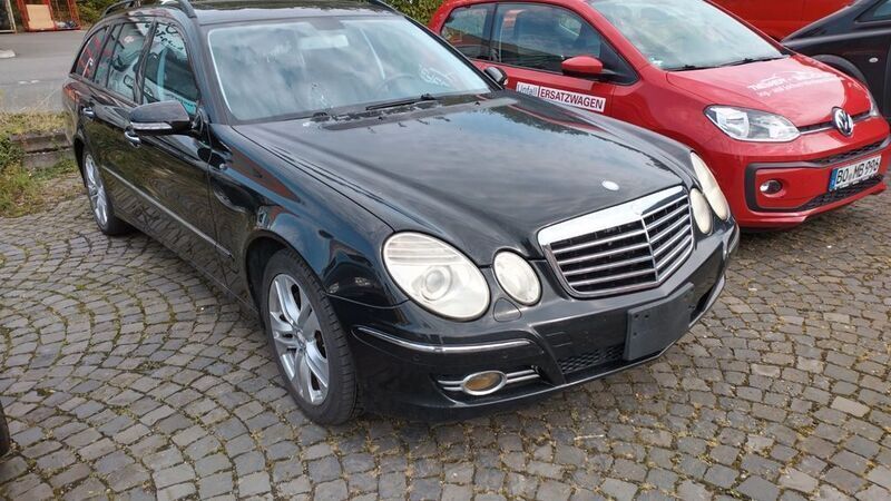 Schwarz Gebraucht 2007 Mercedes E350 Avantgarde Kombi | 9.900 € (Fairer Preis) - Bild 1/4