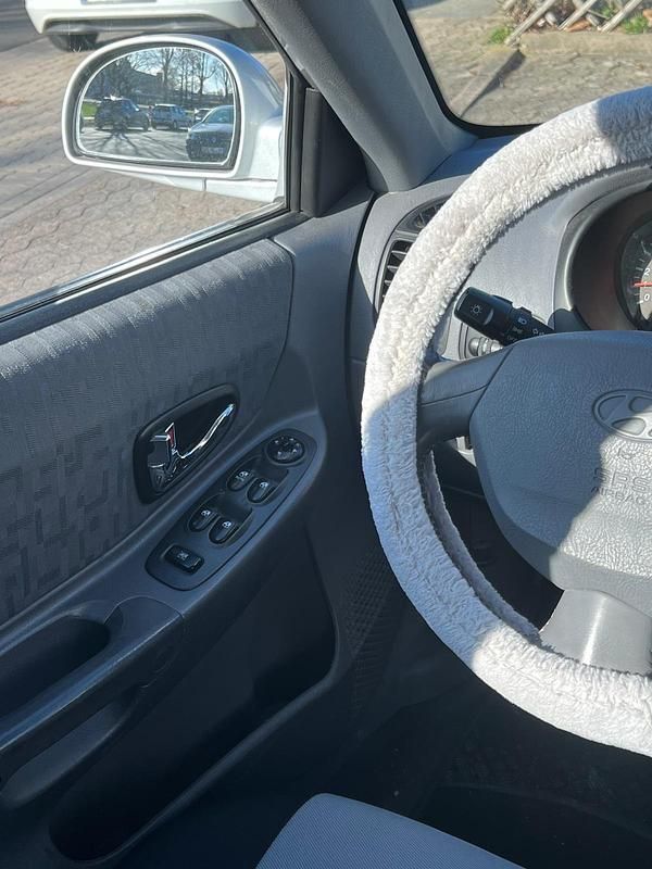 Gebraucht Hyundai Accent 86 PS (63 kW) 2004 Silber Limousine