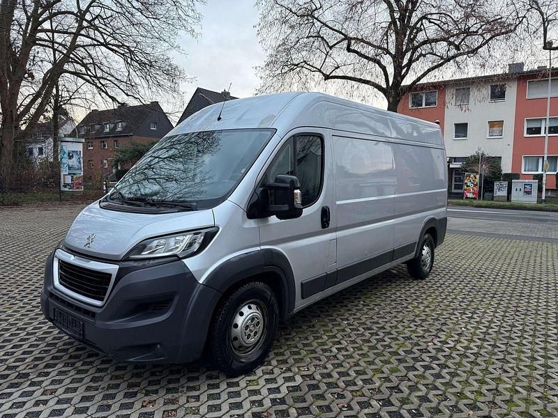 Grau Gebraucht 2017 Peugeot Boxer Comfort Van | 6.949 € - Bild 1/4