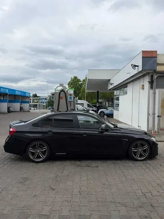 Gebraucht BMW 320 M Sport 184 PS (135 kW) 2012 Schwarz Limousine