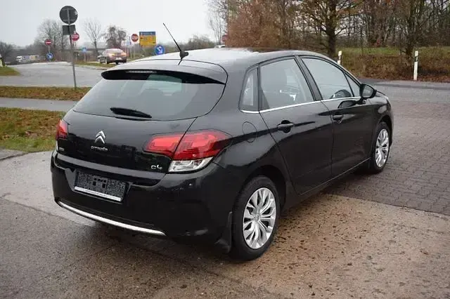 Gebraucht Citroën C4 Tendance 114 PS (83 kW) 2015 Schwarz Limousine