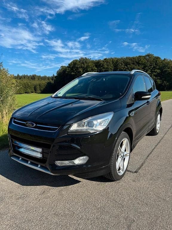 Schwarz Gebraucht 2015 Ford Kuga Titanium SUV | 8.300 € (Teuer) - Bild 1/4