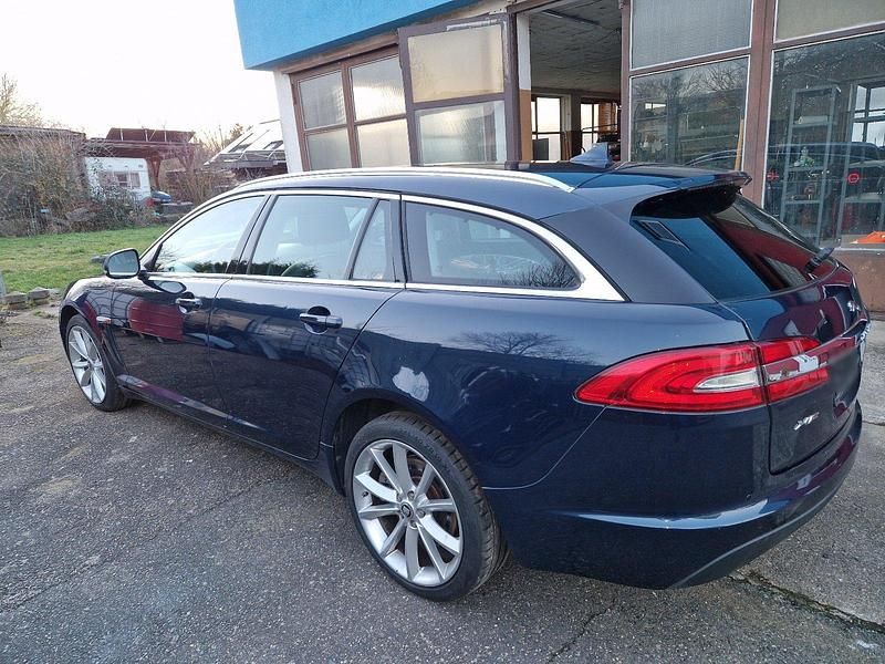 Gebraucht Jaguar XF 200 PS (147 kW) 2013 Blau Kombi