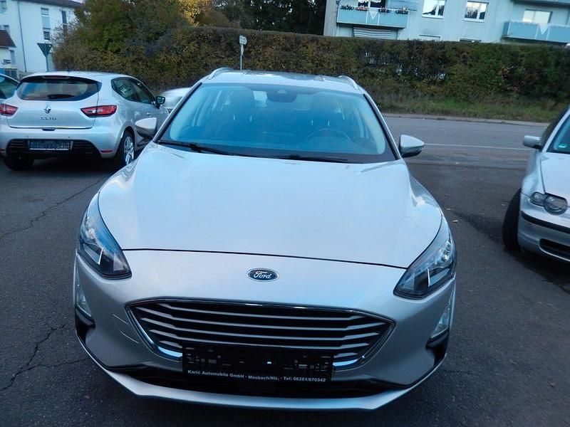 Gebraucht Ford Focus Cool & Connect 120 PS (88 kW) 2020 Silber Limousine