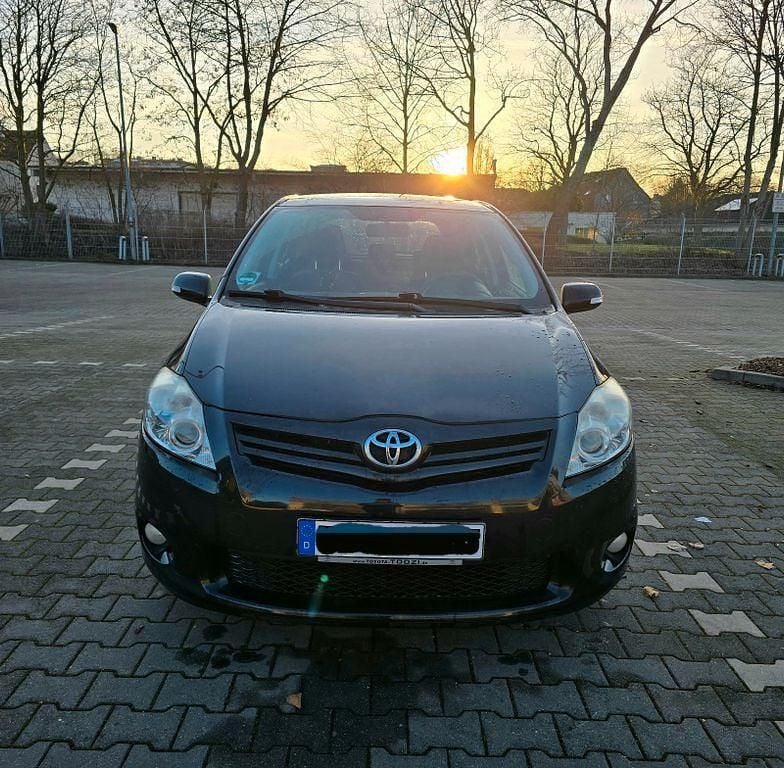 Schwarz Gebraucht 2011 Toyota Auris Edition Limousine | 4.600 € (Fairer Preis) - Bild 1/4