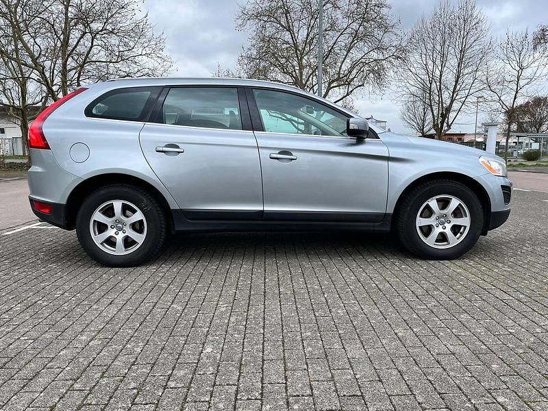 Gebraucht Volvo XC60 215 PS (158 kW) 2012 Silber SUV