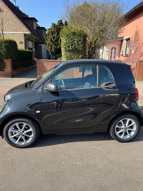 Schwarz Gebraucht 2019 Smart ForTwo Electric Drive Coupé | 7.200 € (Etwas zu teuer) - Bild 1/4