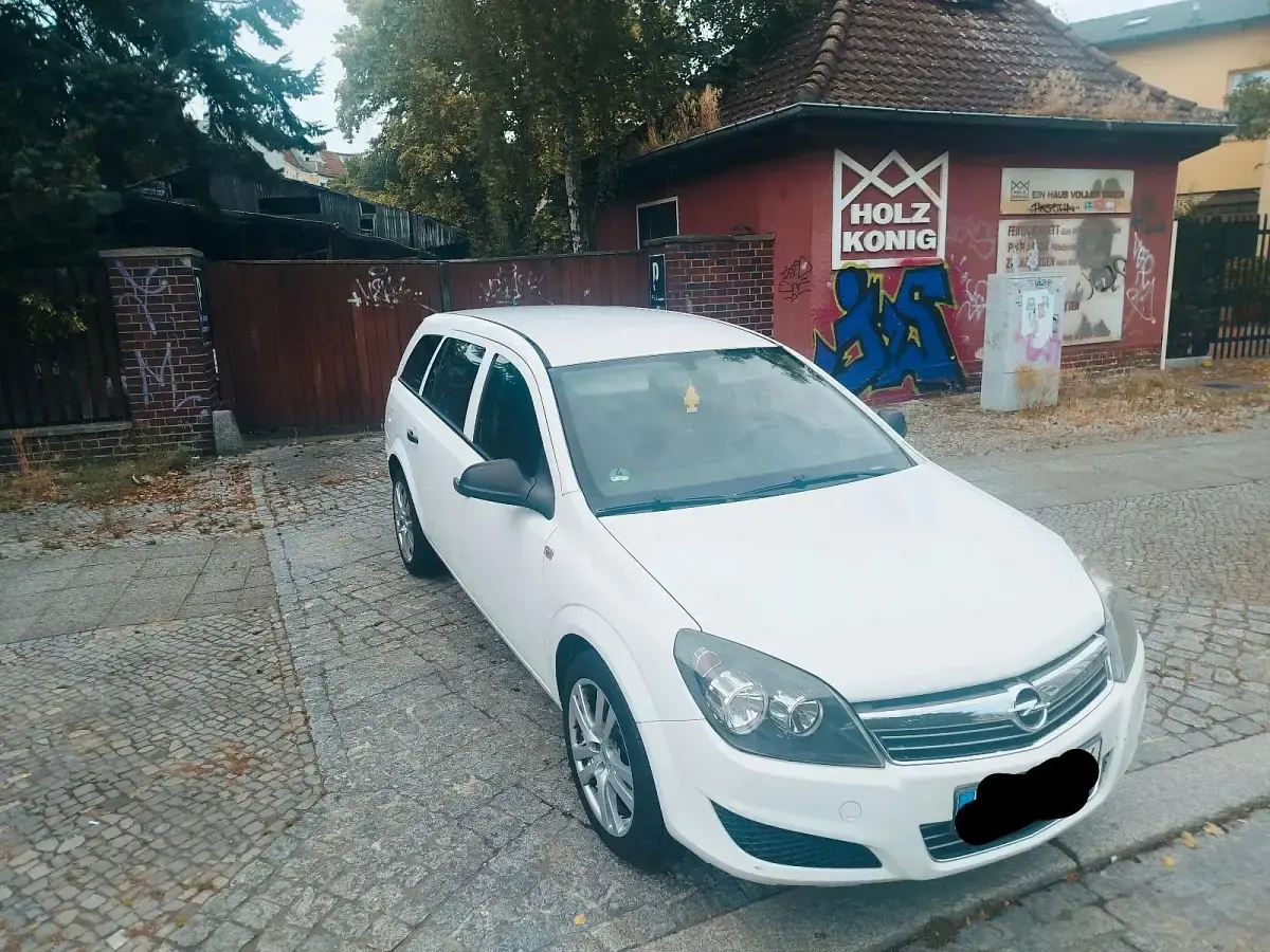 Gebraucht Opel Astra 100 PS (73 kW) 2010 Weiß Kombi