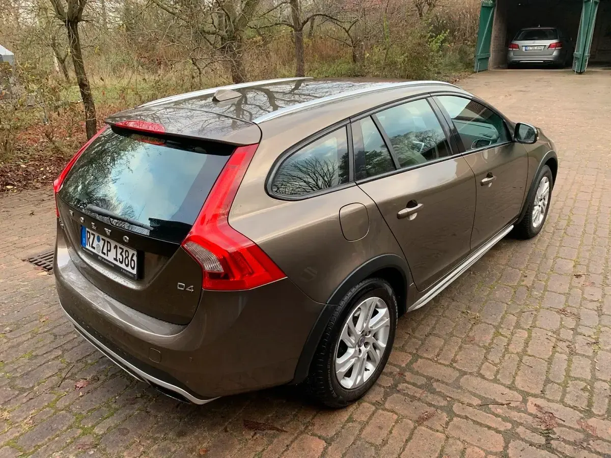 Gebraucht Volvo V60 CC 190 PS (139 kW) 2016 Braun Kombi
