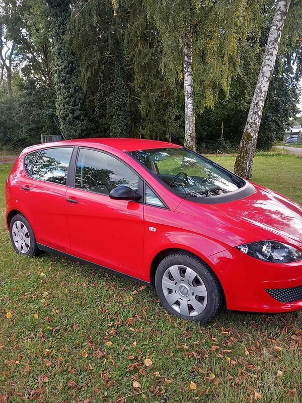 Rot Gebraucht 2006 Seat Altea Van / Kleinbus | 2.800 € (Guter Preis) - Bild 1/4
