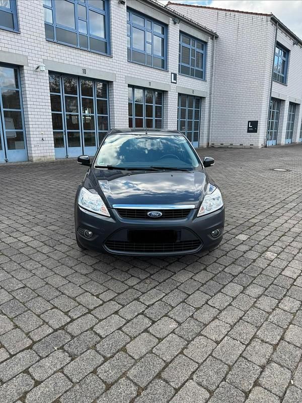 Gebraucht Ford Focus Style 101 PS (74 kW) 2011 Grau Limousine
