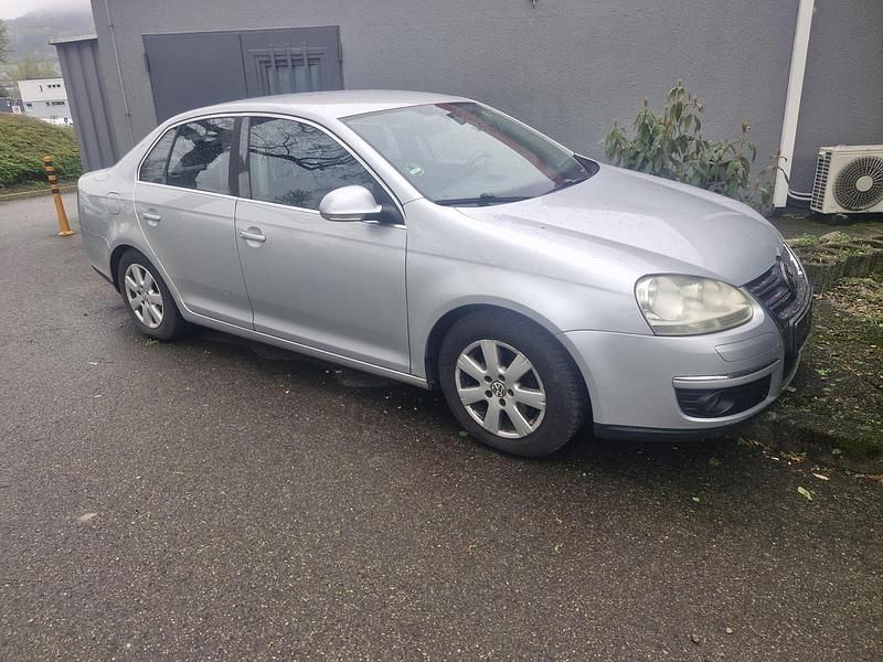 Gebraucht VW Jetta 115 PS (84 kW) 2006 Silber Limousine
