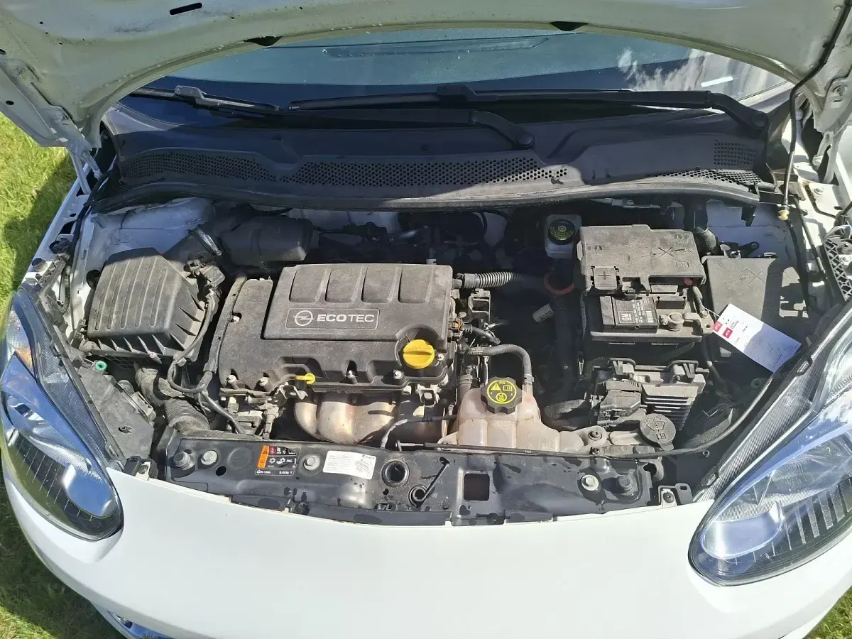 Gebraucht Opel Adam 69 PS (50 kW) 2015 Weiß Kleinwagen