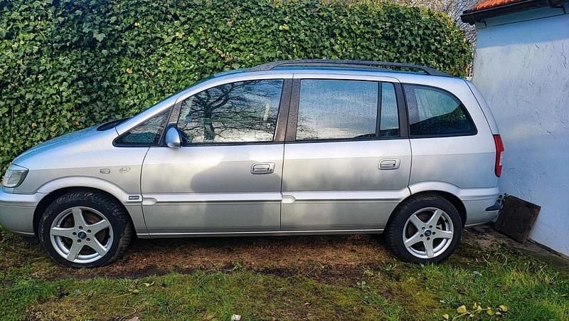 Gebraucht Opel Zafira 125 PS (91 kW) 2005 Silber Van / Kleinbus