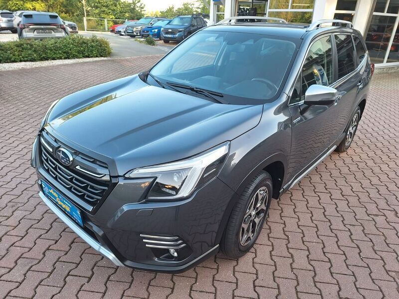 Magnetite gray p8y Gebraucht 2023 Subaru Forester Comfort SUV | 35.900 € (Teuer) - Bild 1/4