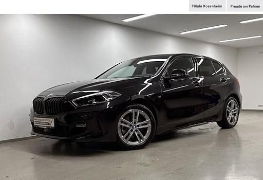 Saphirschwarz metallic Gebraucht 2023 BMW 118 Shadowline Kleinwagen | 27.750 € (Fairer Preis) - Bild 1/4