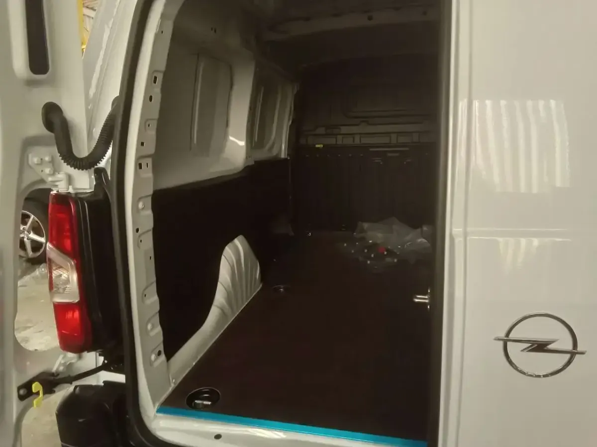 Neu Opel Combo Basis 131 PS (96 kW) 2026 Kaolin weiss Van / Kleinbus