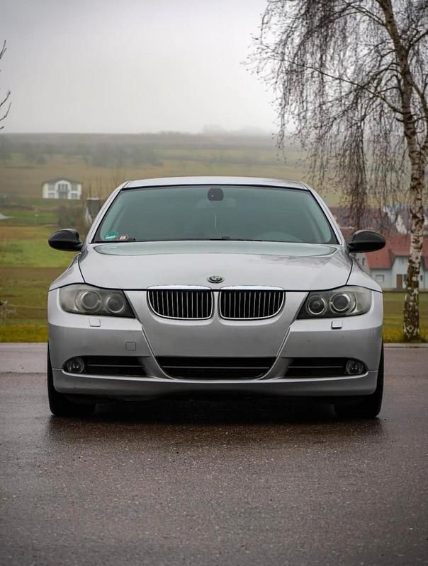Silber Gebraucht 2006 BMW 330 Limousine | 4.500 € - Bild 1/4
