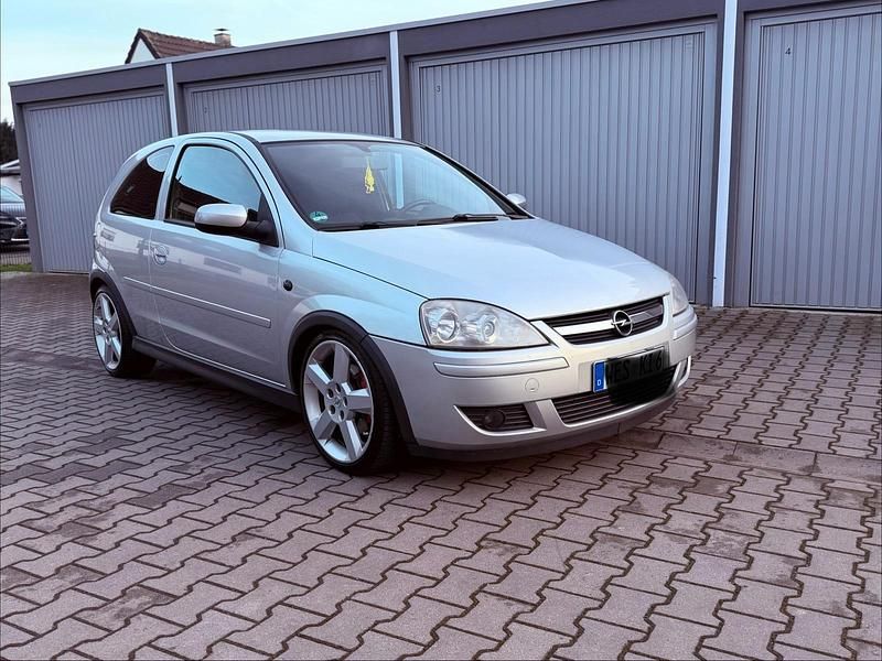 Gebraucht Opel Corsa 150 PS (110 kW) 2004 Silber Kleinwagen