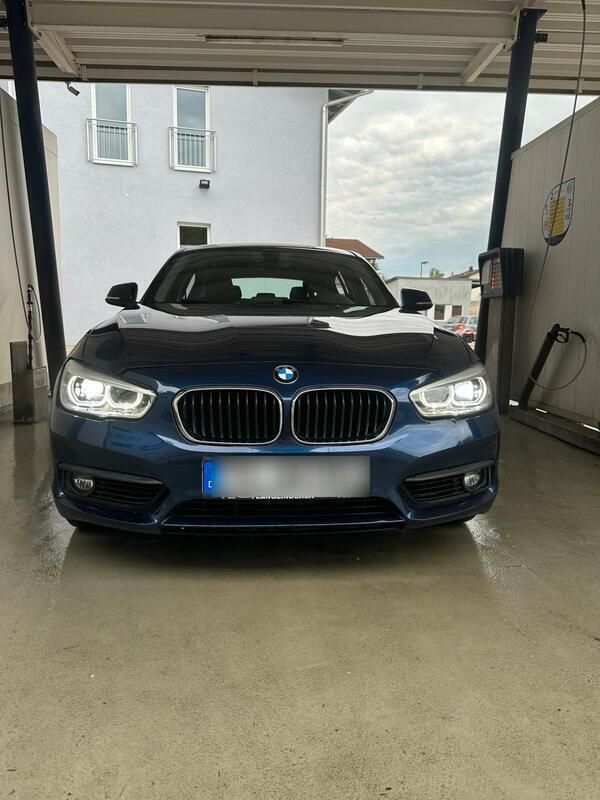 Blau Gebraucht 2017 BMW 120 Kleinwagen | 16.500 € (Guter Preis) - Bild 1/4