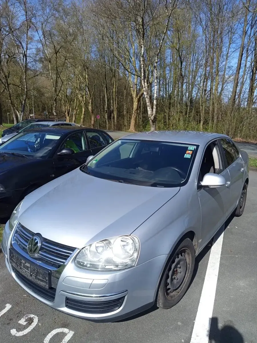 Używany VW Jetta 105 KM (77 kW) 2007 Szary Sedan/Limuzyna