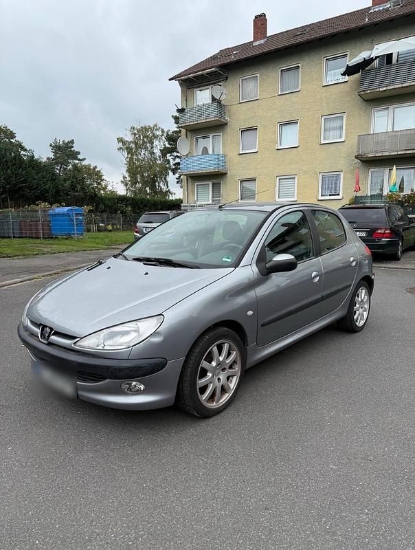 Silber Gebraucht 2002 Peugeot 206 Kleinwagen | 1.350 € (Fairer Preis) - Bild 1/4
