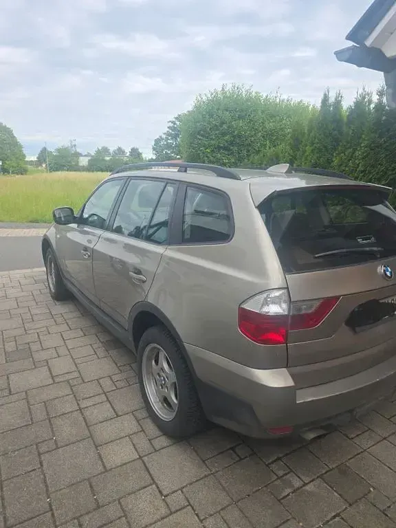 Gebraucht BMW X3 143 PS (105 kW) 2010 Gold SUV