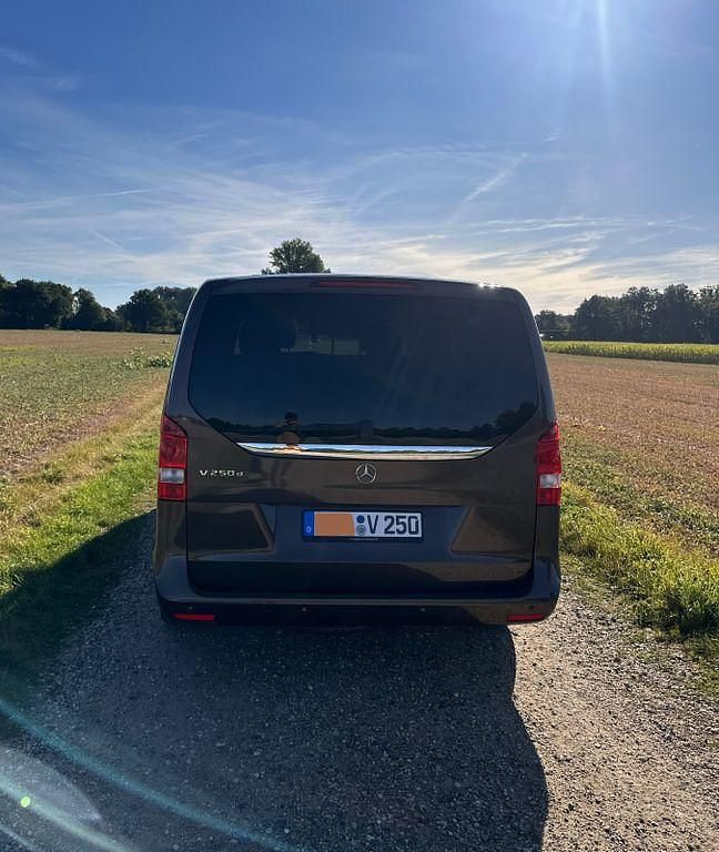 Gebraucht Mercedes V250 190 PS (139 kW) 2016 Braun Van / Kleinbus