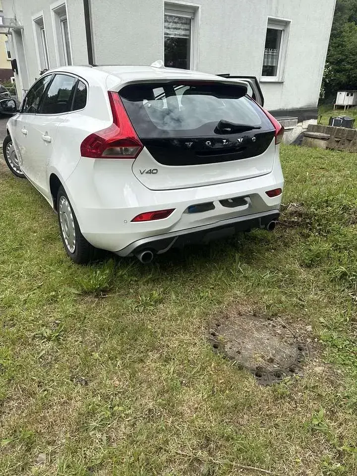 Gebraucht Volvo V40 150 PS (110 kW) 2012 Weiß Kleinwagen